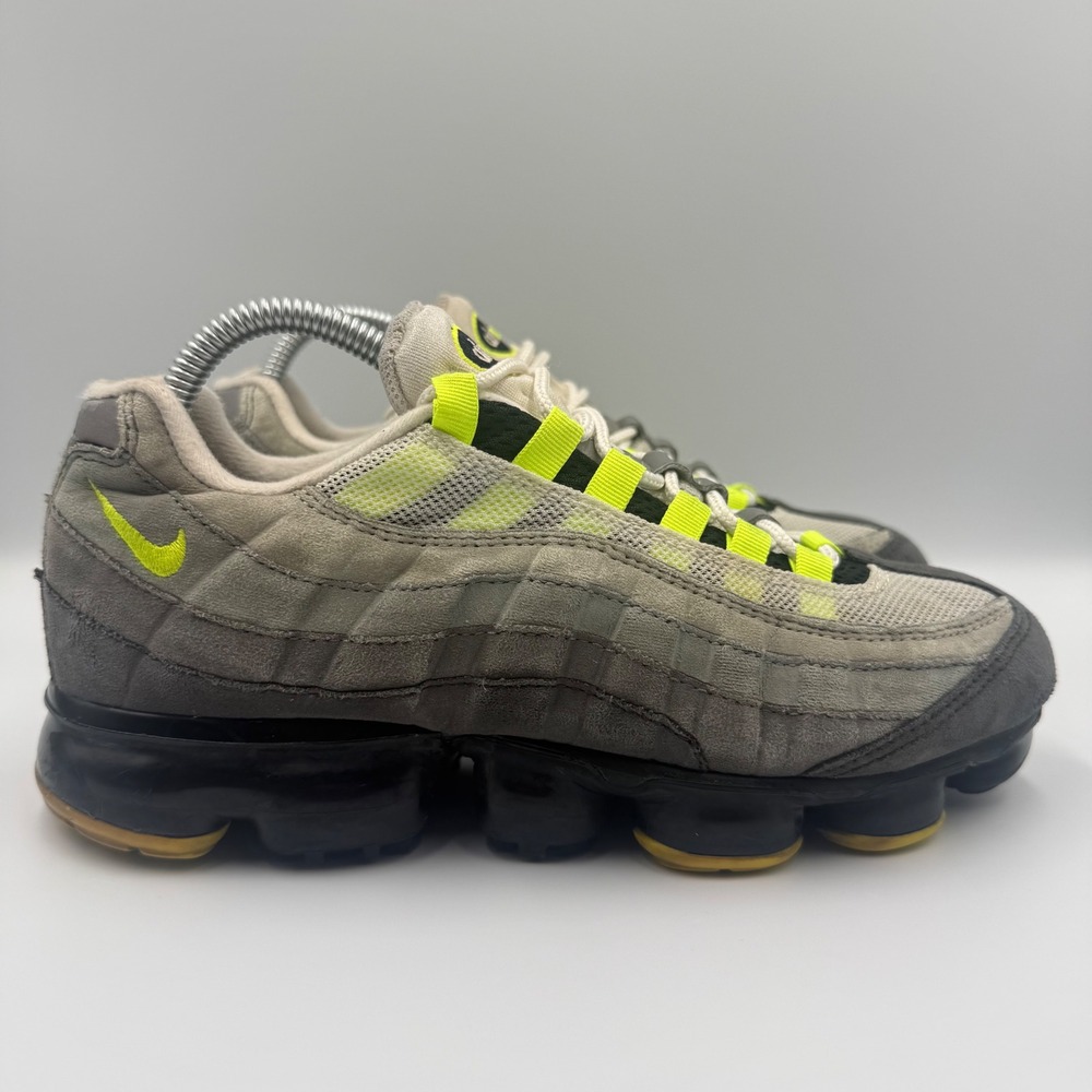 Nike Air Vapormax 95 Mens Size 7 Shoes AJ7292-001 Neon Grey Volt Black